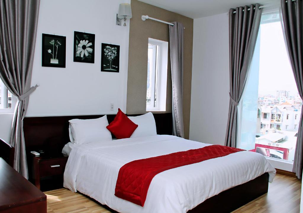 The Carnation Hotel Danang Room photo